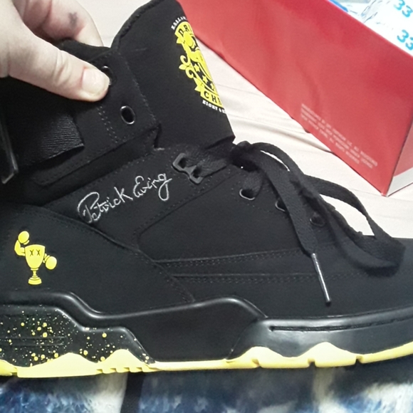 Brand new never worn signed Patrick ewing - Picture 4 of 6